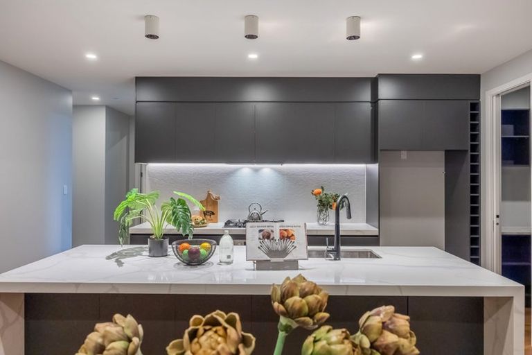 Photo of property in 15 Mcindoe Road, Kumeu, 0810