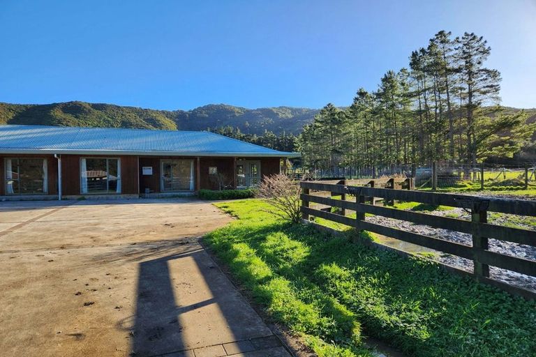 Photo of property in 351b Wellington Road, Wainuiomata, Lower Hutt, 5014