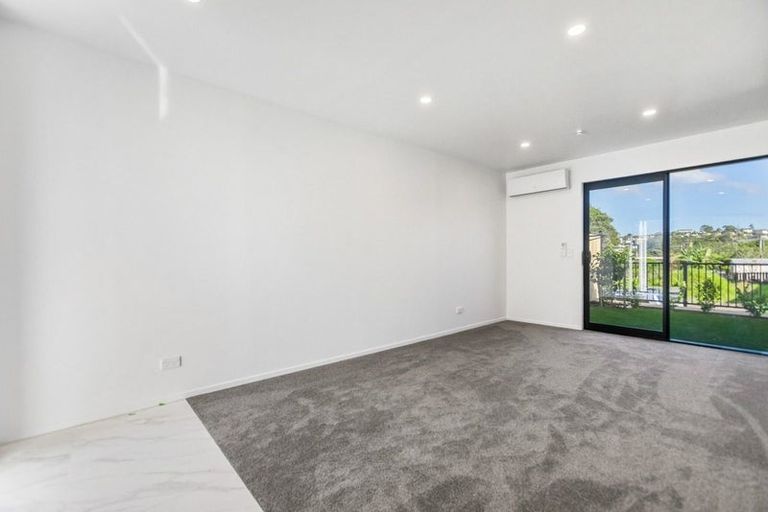 Photo of property in 5/172 Don Buck Road, Massey, Auckland, 0614