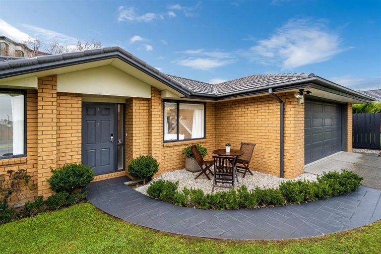 Photo of property in 22 Sunvista Avenue, Oteha, Auckland, 0632