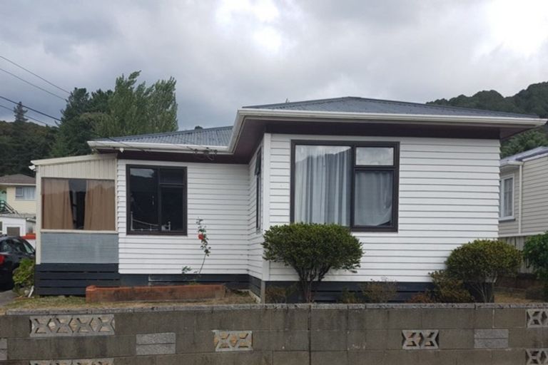 Photo of property in 3 Gardiner Grove, Wainuiomata, Lower Hutt, 5014