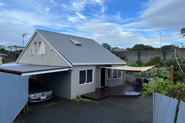 Photo of property in 1042a Great North Road, Point Chevalier, Auckland, 1022
