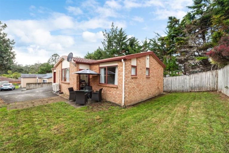 Photo of property in 57 Woodbank Drive, Glen Eden, Auckland, 0602