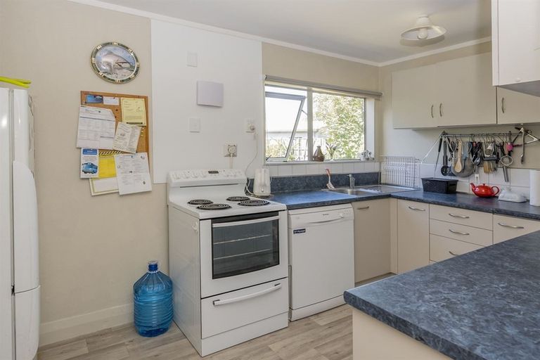Photo of property in 36 Freyberg Crescent, Waikanae Beach, Waikanae, 5036