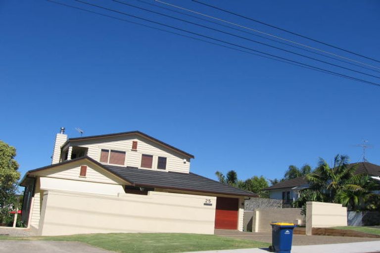 Photo of property in 25 Ocean View Road, Milford, Auckland, 0620