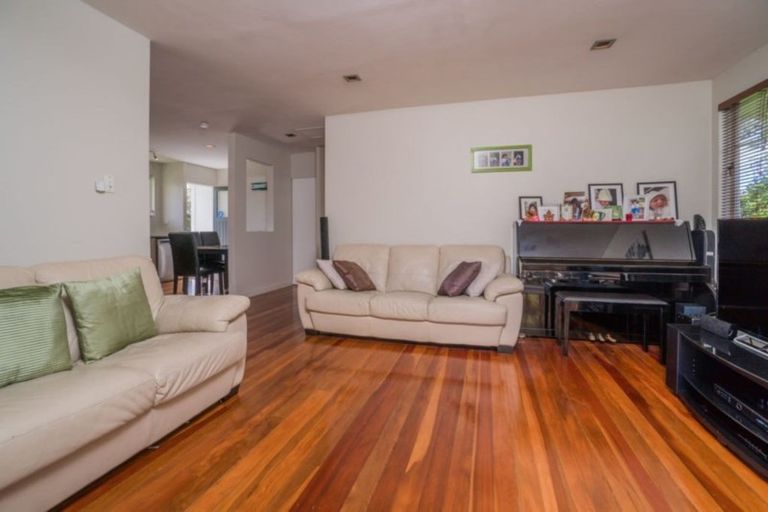 Photo of property in 1/19 Poto Street, Te Atatu South, Auckland, 0610