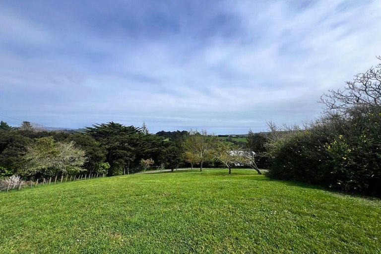 Photo of property in 102 Paekakariki Hill Road, Pauatahanui, Porirua, 5381