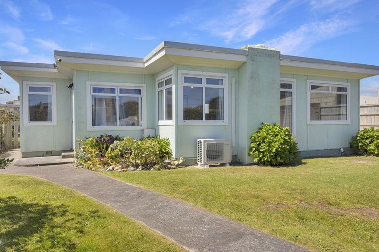 Photo of property in 68 Moana Street, Otaki Beach, Otaki, 5512