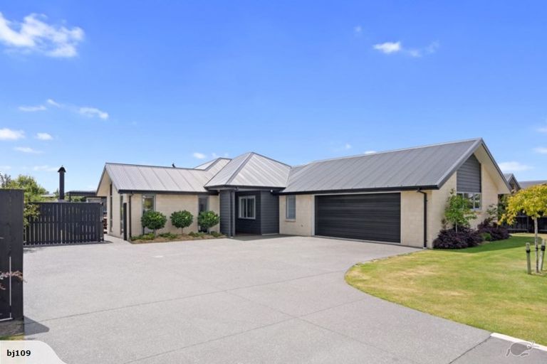 Photo of property in 32 Royston Common, West Melton, 7618