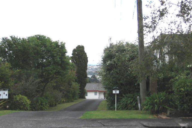 Photo of property in 5 Hillary Heights Avenue, Glendene, Auckland, 0602