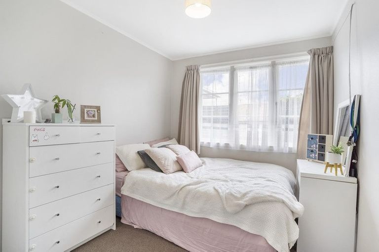 Photo of property in 16 Vera Road, Te Atatu South, Auckland, 0610