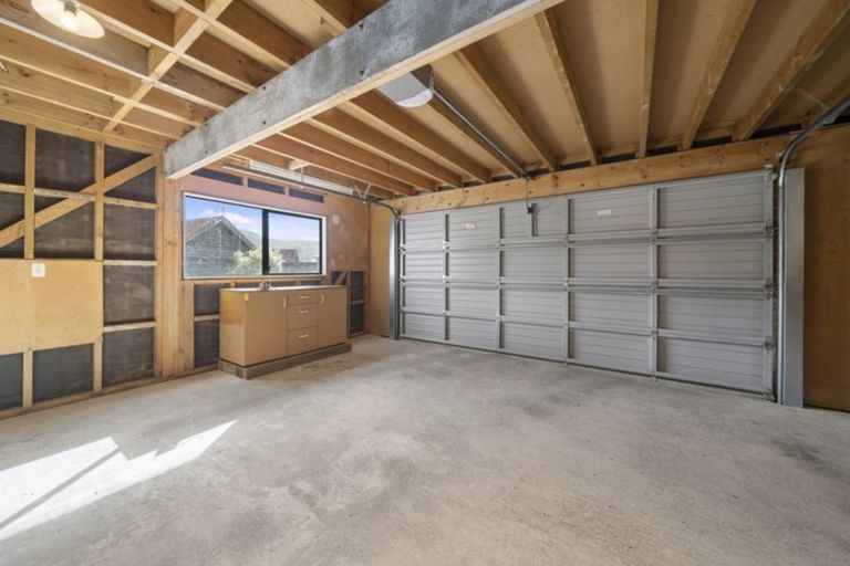 Photo of property in 102 Taylor Terrace, Tawa, Wellington, 5028