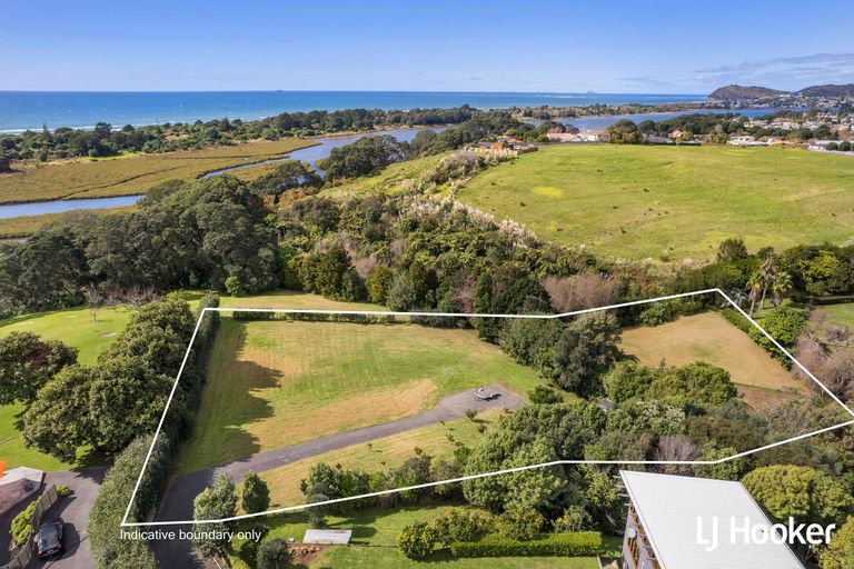 Photo of property in 68 Koutunui Road, Athenree, Katikati, 3177