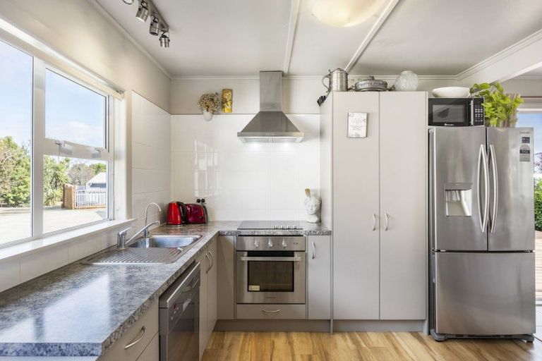 Photo of property in 11 Second Avenue, Glenbrook, Waiuku, 2681