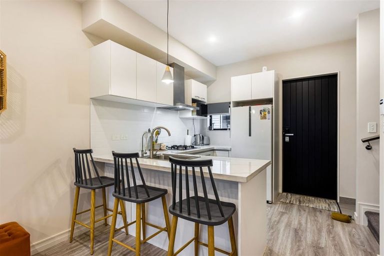 Photo of property in 4/6 Hepburn Road, Glendene, Auckland, 0602