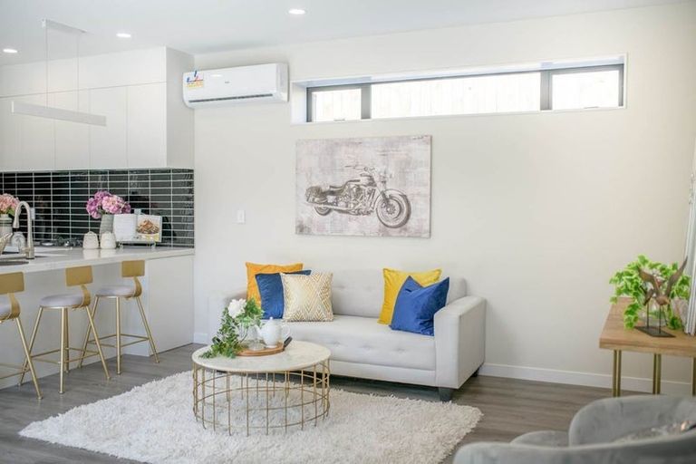 Photo of property in 12b September Place, Forrest Hill, Auckland, 0620