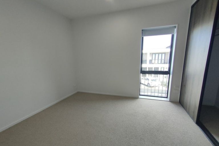 Photo of property in 6/65a Hogans Road, Glenfield, Auckland, 0629