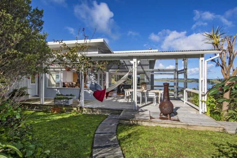 Photo of property in 22 Oxford Street, Whakapirau, Maungaturoto, 0583