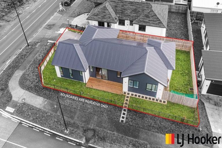 Photo of property in 2 Poutawa Lane, Clarks Beach, 2122