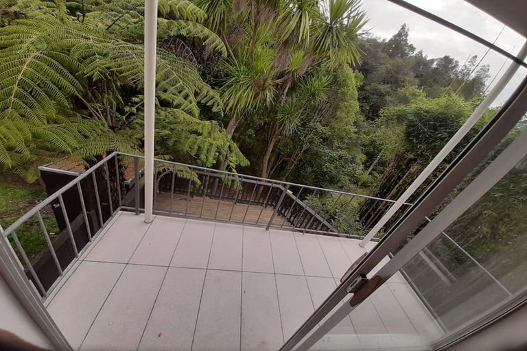 Photo of property in 37 West Lynn Road, Titirangi, Auckland, 0604