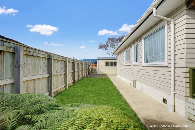 Photo of property in 17 Winchester Street, Levin, 5510