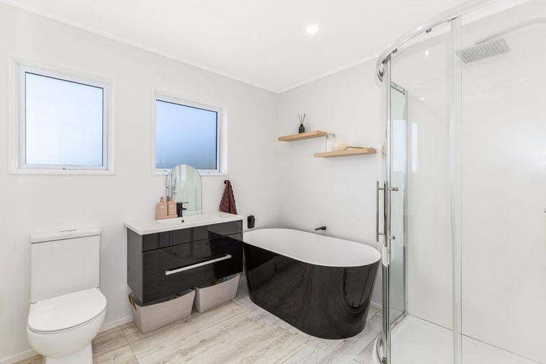 Photo of property in 11 Parkinson Close, Whitby, Porirua, 5024