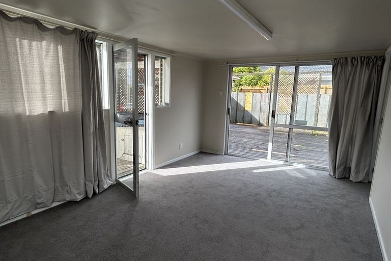 Photo of property in 20 Kauri Glen Road, Northcote, Auckland, 0627