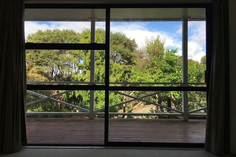 Photo of property in 11 Kereru Grove, Greenhithe, Auckland, 0632