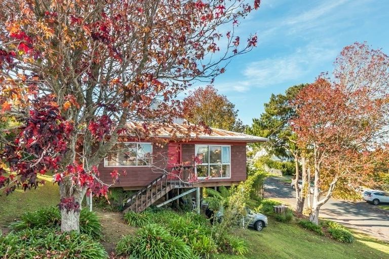 Photo of property in 27 Glen Vista Place, Bayview, Auckland, 0629