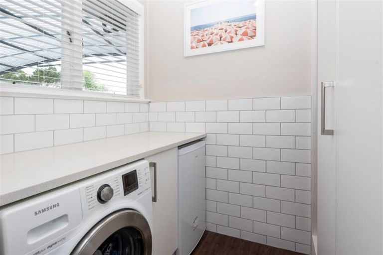 Photo of property in 122 Ennis Avenue, Pakuranga Heights, Auckland, 2010