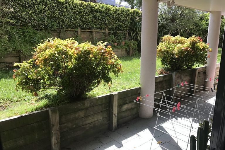 Photo of property in 2 Horizon Way, West Harbour, Auckland, 0618