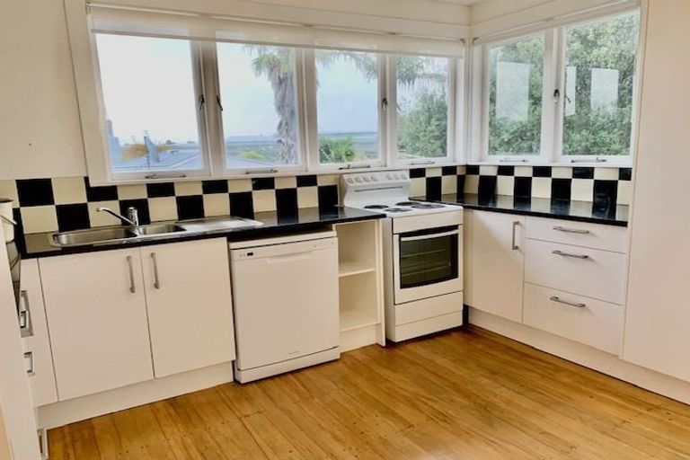 Photo of property in 29 Sylvan Crescent, Te Atatu South, Auckland, 0610