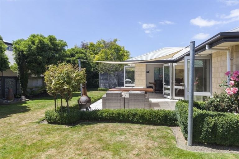 Photo of property in 9 Dunvegan Place, Harewood, Christchurch, 8051