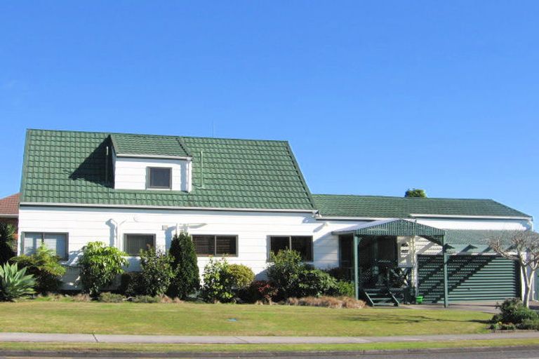 Photo of property in 55 Goodwood Drive, Goodwood Heights, Auckland, 2105