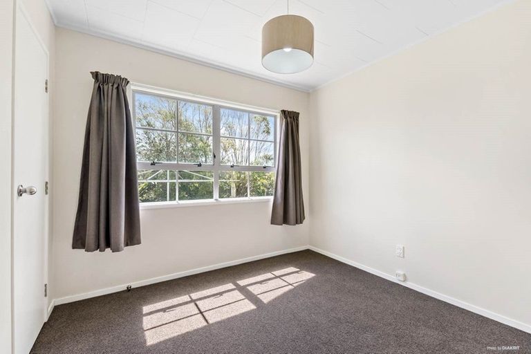 Photo of property in 35 Barbados Drive, Unsworth Heights, Auckland, 0632
