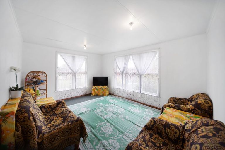Photo of property in 33 Convair Crescent, Mangere, Auckland, 2022