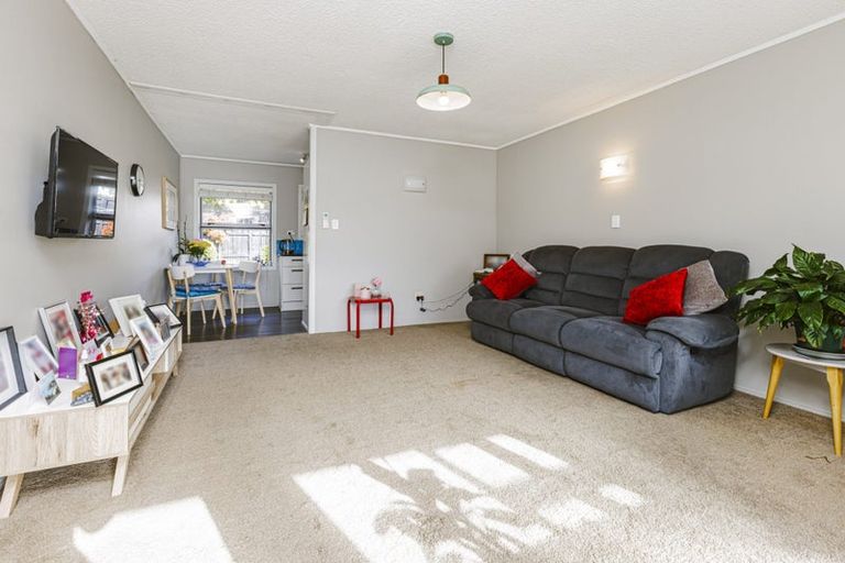 Photo of property in 1/28 Park Estate Road, Rosehill, Papakura, 2113