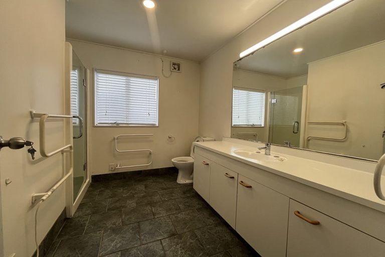 Photo of property in 103b Redoubt Road, Goodwood Heights, Auckland, 2105