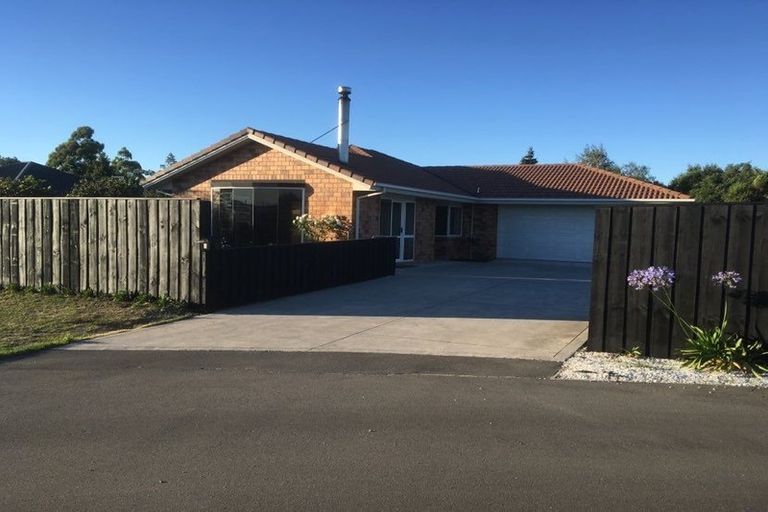 Photo of property in 6 Perrin Place, Darfield, 7510