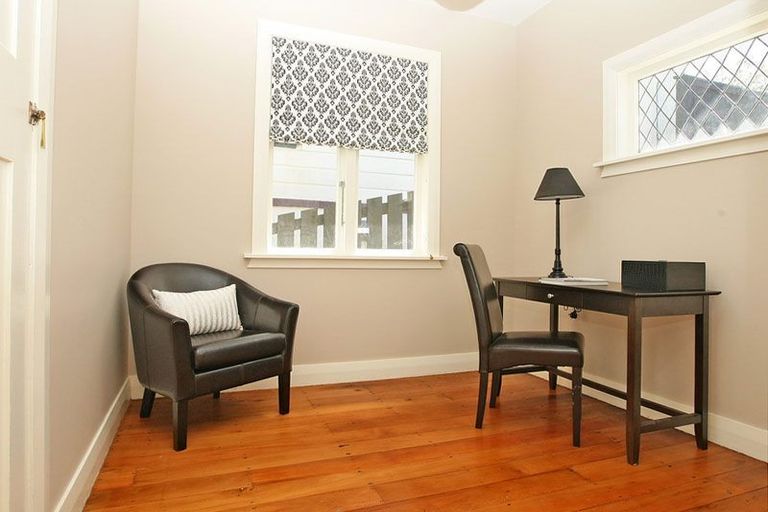 Photo of property in 74 Northland Road, Northland, Wellington, 6012