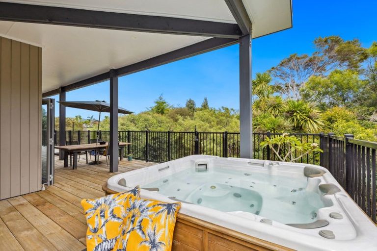 Photo of property in 6 Riverglen Drive, Haruru, 0204