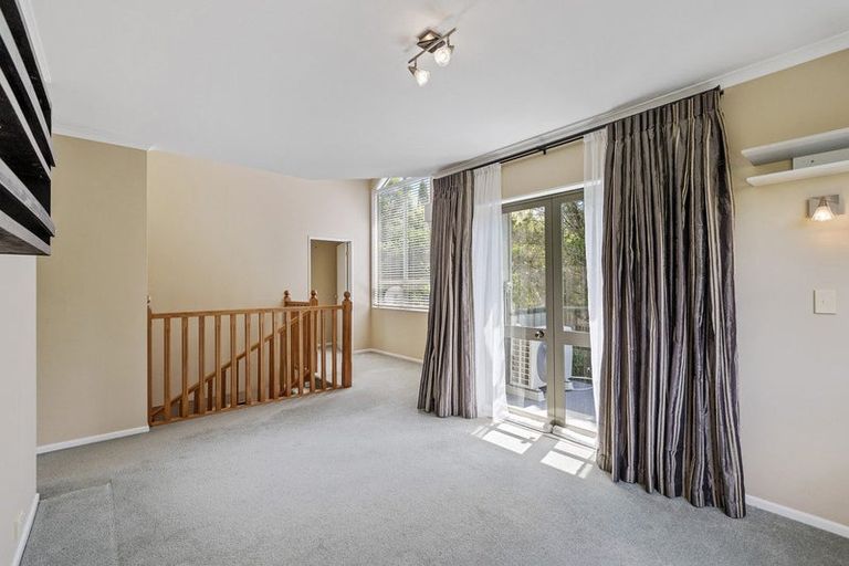 Photo of property in 8a Williams Terrace, Fitzherbert, Palmerston North, 4410