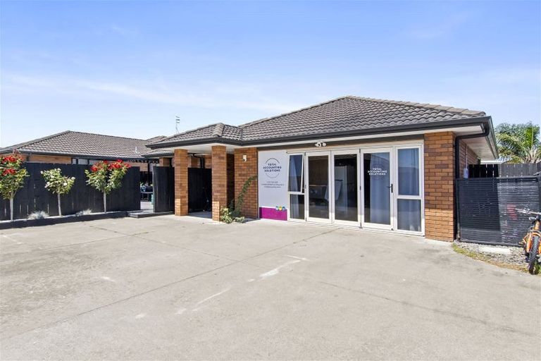 Photo of property in 23 Seabreeze Place, Papamoa Beach, Papamoa, 3118