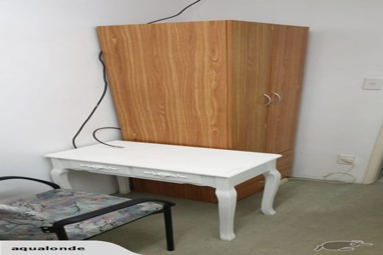 Photo of property in 21 High Road, Glenfield, Auckland, 0629