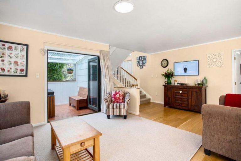 Photo of property in 4 Oldham Place, Browns Bay, Auckland, 0630
