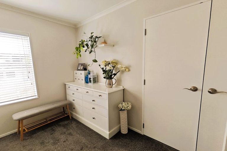 Photo of property in 98 Oaktree Avenue, Browns Bay, Auckland, 0630