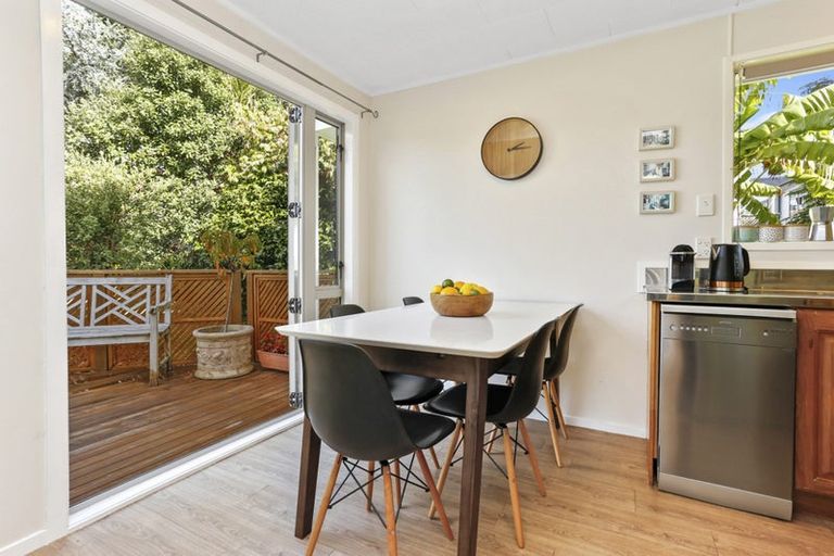 Photo of property in 1/25 Waari Avenue, Sunnyvale, Auckland, 0612