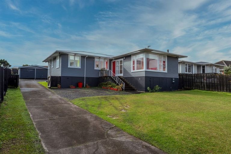 Photo of property in 12 Adriatic Avenue, Henderson, Auckland, 0612
