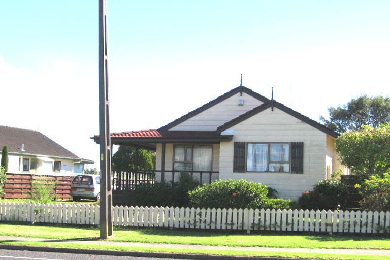Photo of property in 52 Hutchinsons Road, Bucklands Beach, Auckland, 2014