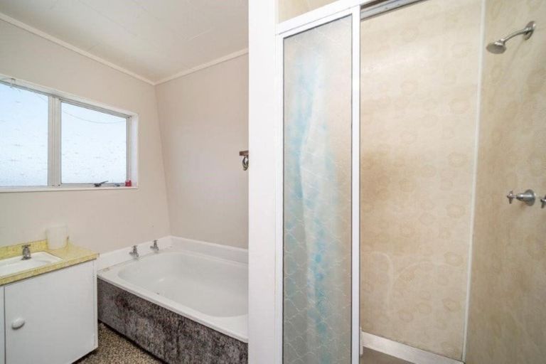 Photo of property in 1 County Drive, Hawera, 4610